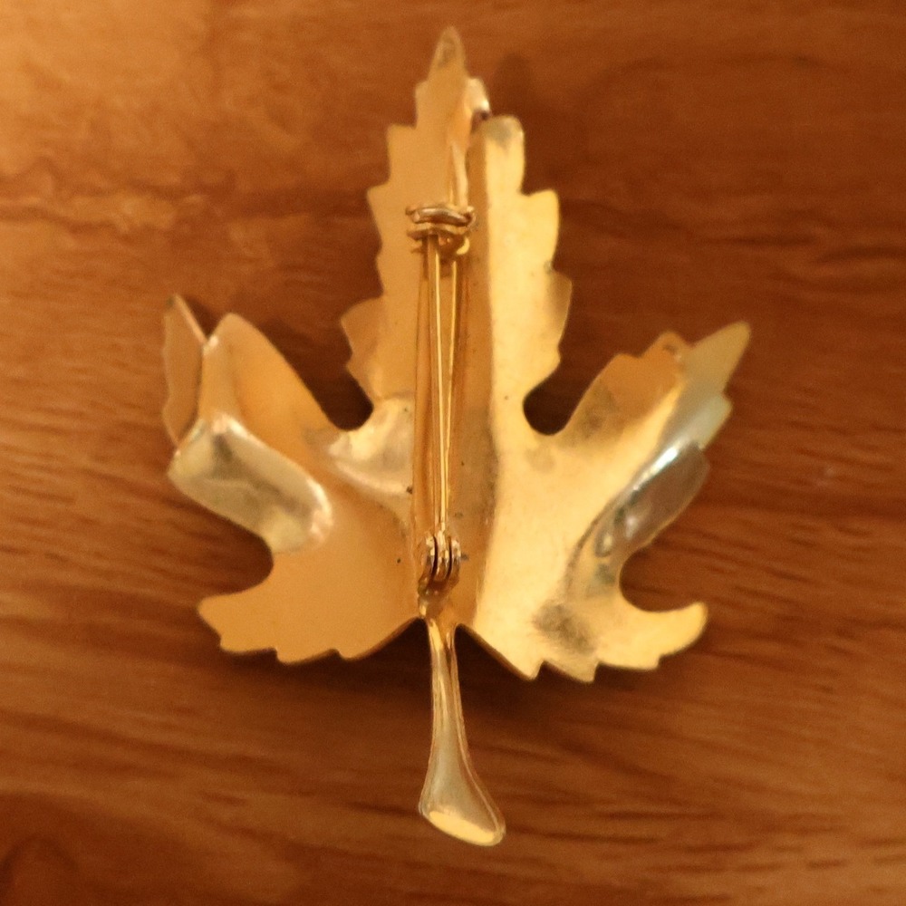 Vintage Maple Leaf Brooch Pin Womens Green Gold Tone Enamel Fall Mid Century - Picture 2 of 5